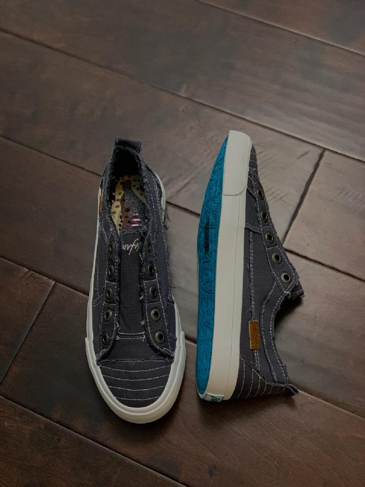 Blowfish shop laceless sneakers